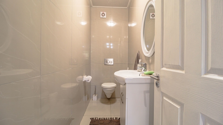 6 Bedroom Property for Sale in Stellenbosch Farms Western Cape